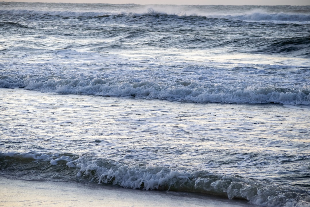 ocean waves crashing on shore during daytime